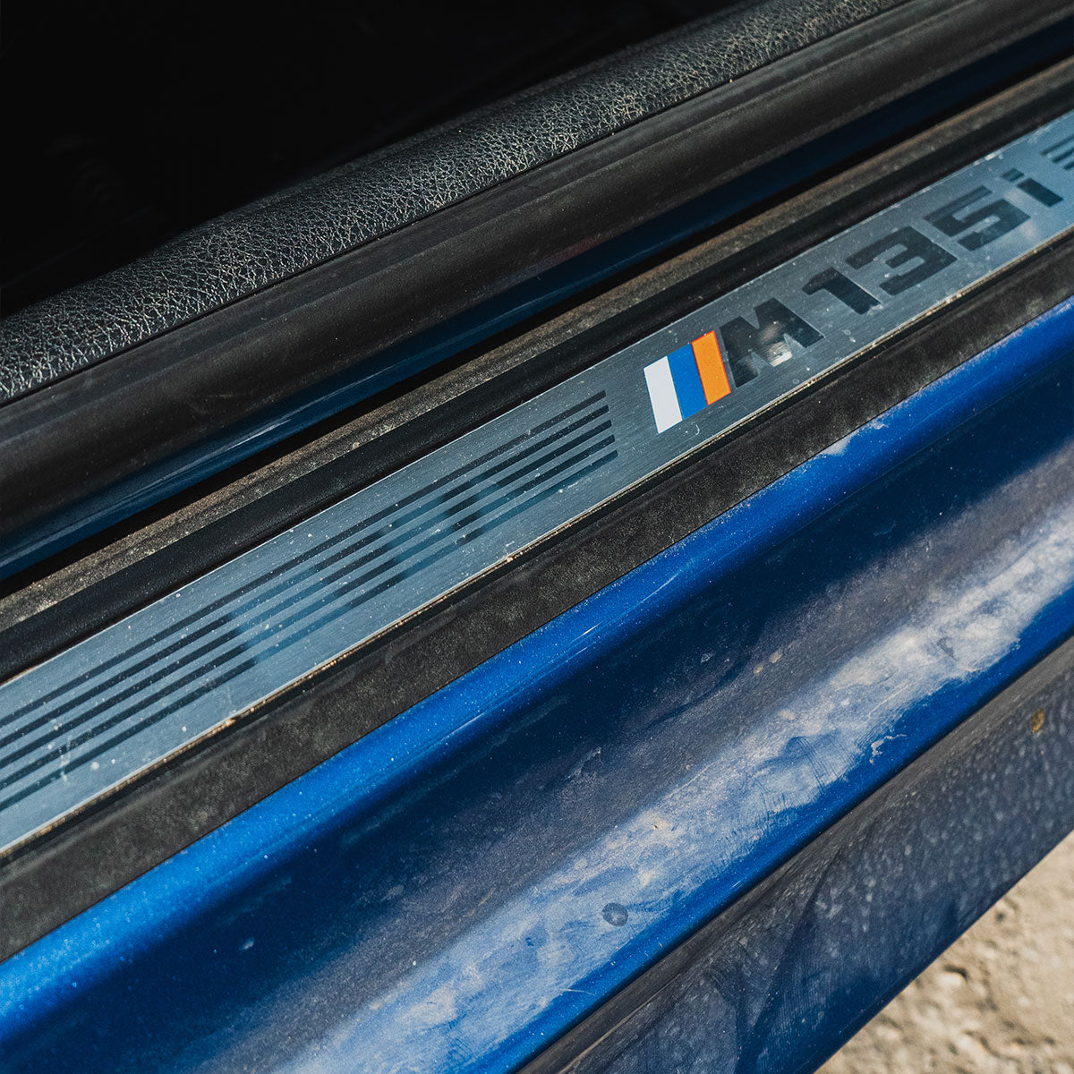 dirty door sill of bmw m135i before cleaning