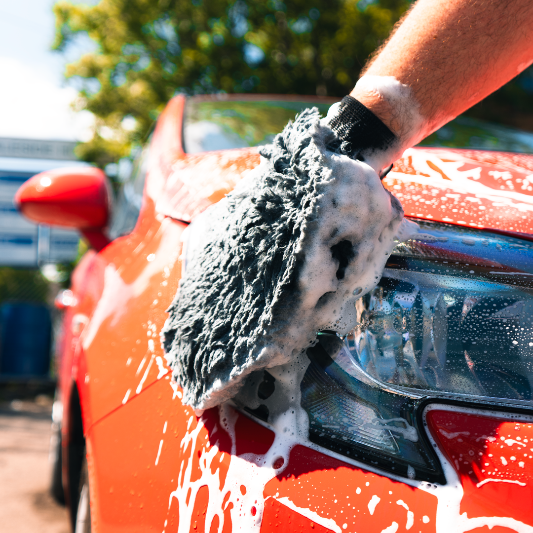 1000:1 ultra thick high foaming automotive ph neutral car shampoo anti marring car being detailed with plush lambswool microfibre wash mitt